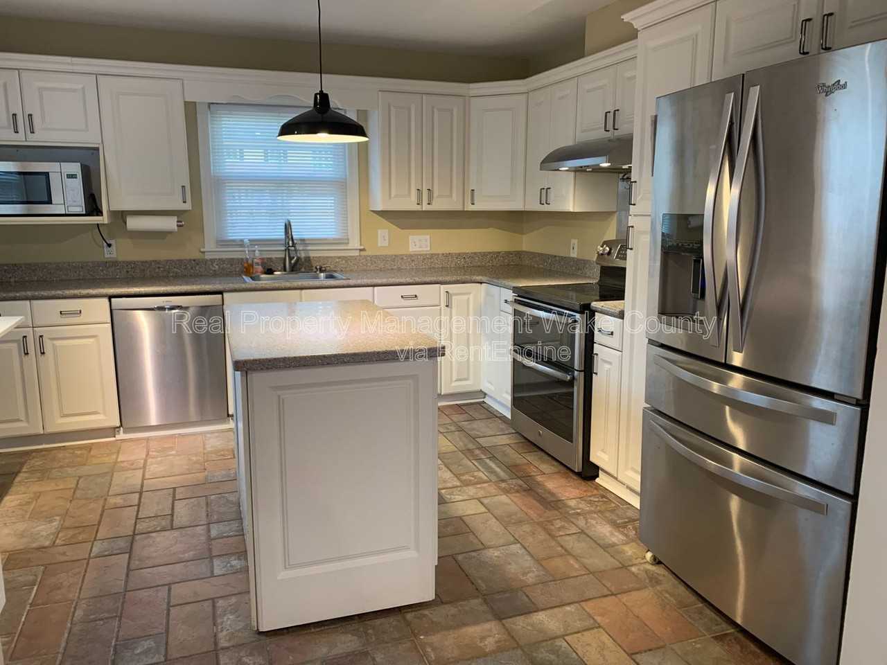 3605 Cranston Rd - Photo 2 of 30