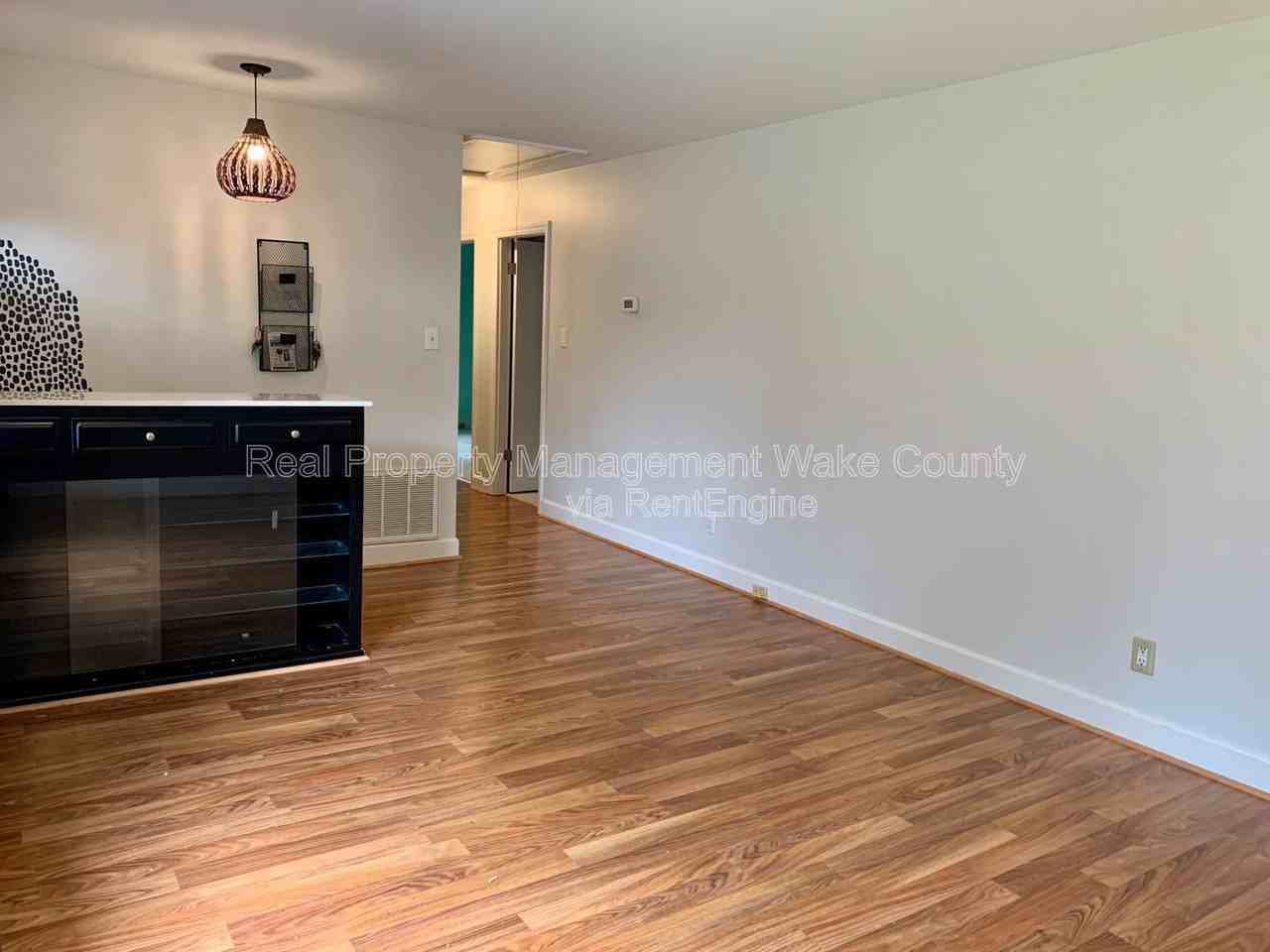 3605 Cranston Rd - Photo 4 of 30