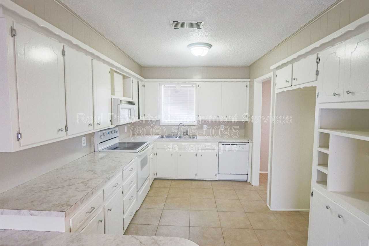 6570 Oxen Rd - Photo 3 of 10