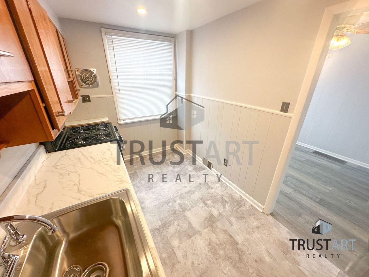 5335 Cottage St - Photo 4 of 20