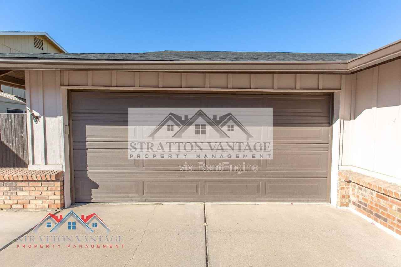 944 W Meseto Ave - Photo 4 of 48