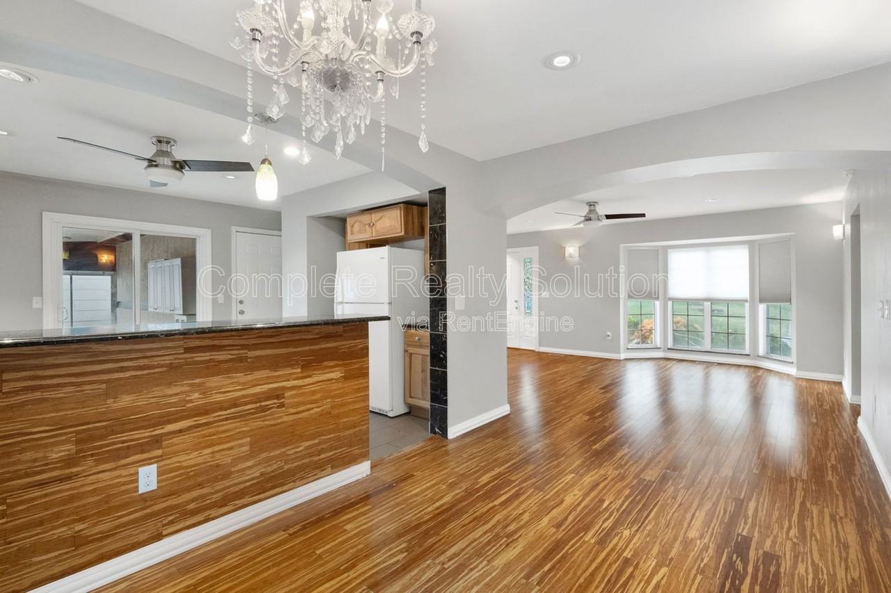 5339 Vine Ave - Photo 6 of 33