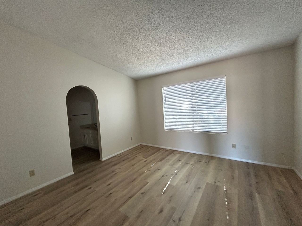 3926 W Willow Ave - Photo 4 of 6