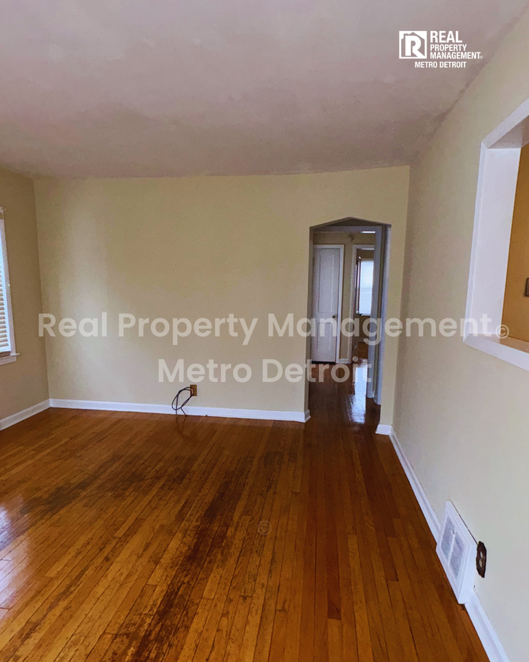 823 E 2nd St - Photo 3 of 15