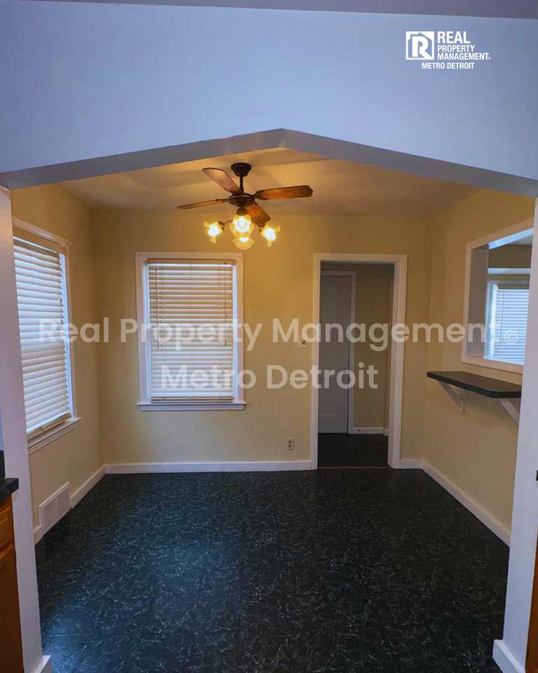 823 E 2nd St - Photo 4 of 15