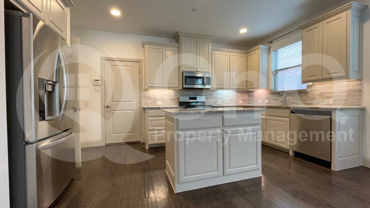 2309 Jameson Ln - Photo 5 of 25