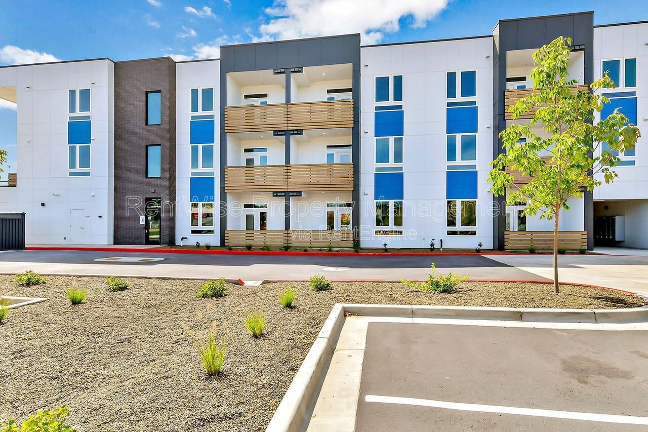 385 E 42nd St #205 - Photo 3 of 19