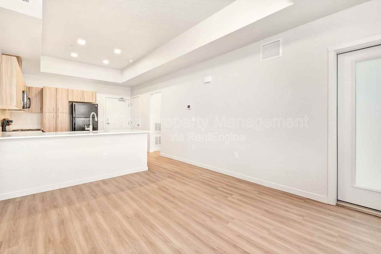 385 E 42nd St #205 - Photo 4 of 19