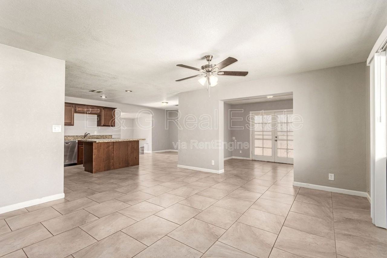 1708 N Daffodil St - Photo 4 of 33