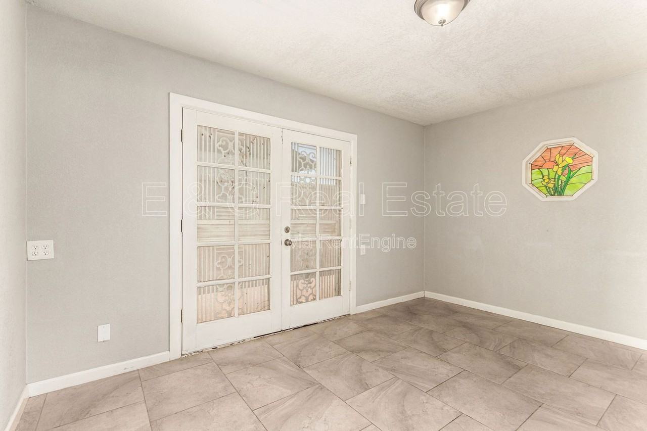 1708 N Daffodil St - Photo 6 of 33