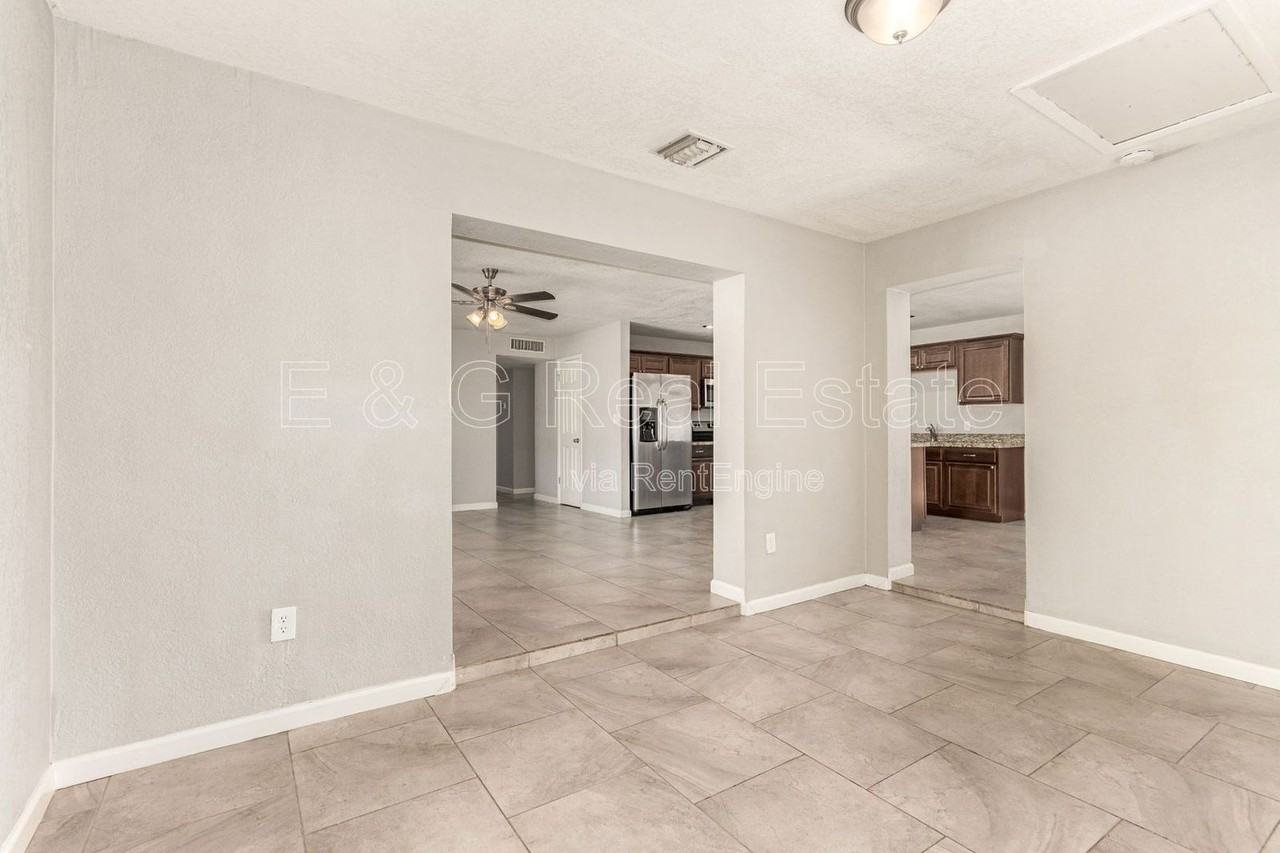 1708 N Daffodil St - Photo 7 of 33