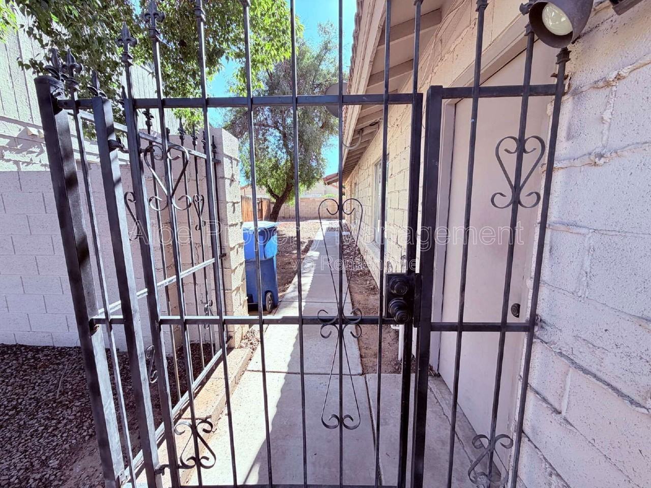 2705 W Estrella Dr - Photo 5 of 26