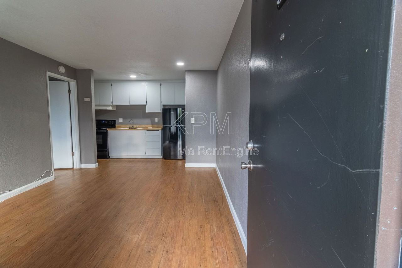 3939 N Pershing Ave #50 - Photo 3 of 13