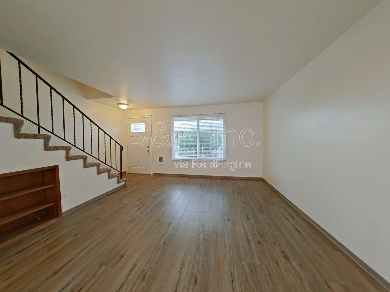 136 Ne Conifer Blvd #3 - Photo 3 of 13