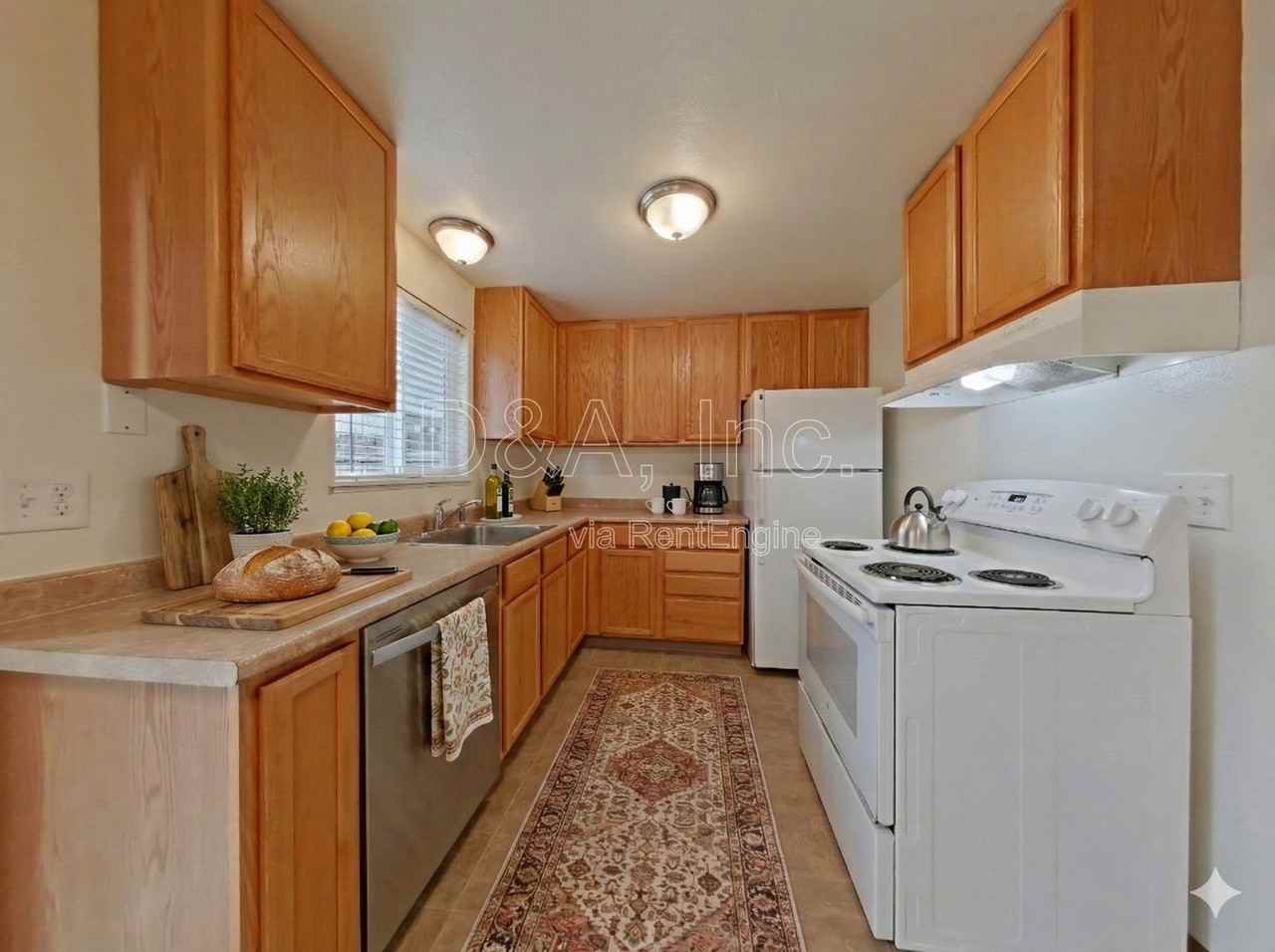 136 Ne Conifer Blvd #3 - Photo 4 of 13