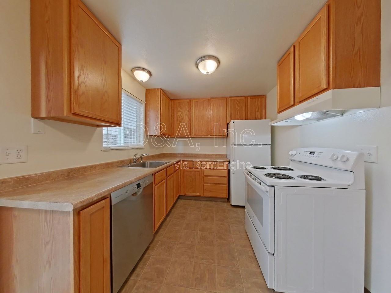 136 Ne Conifer Blvd #3 - Photo 5 of 13