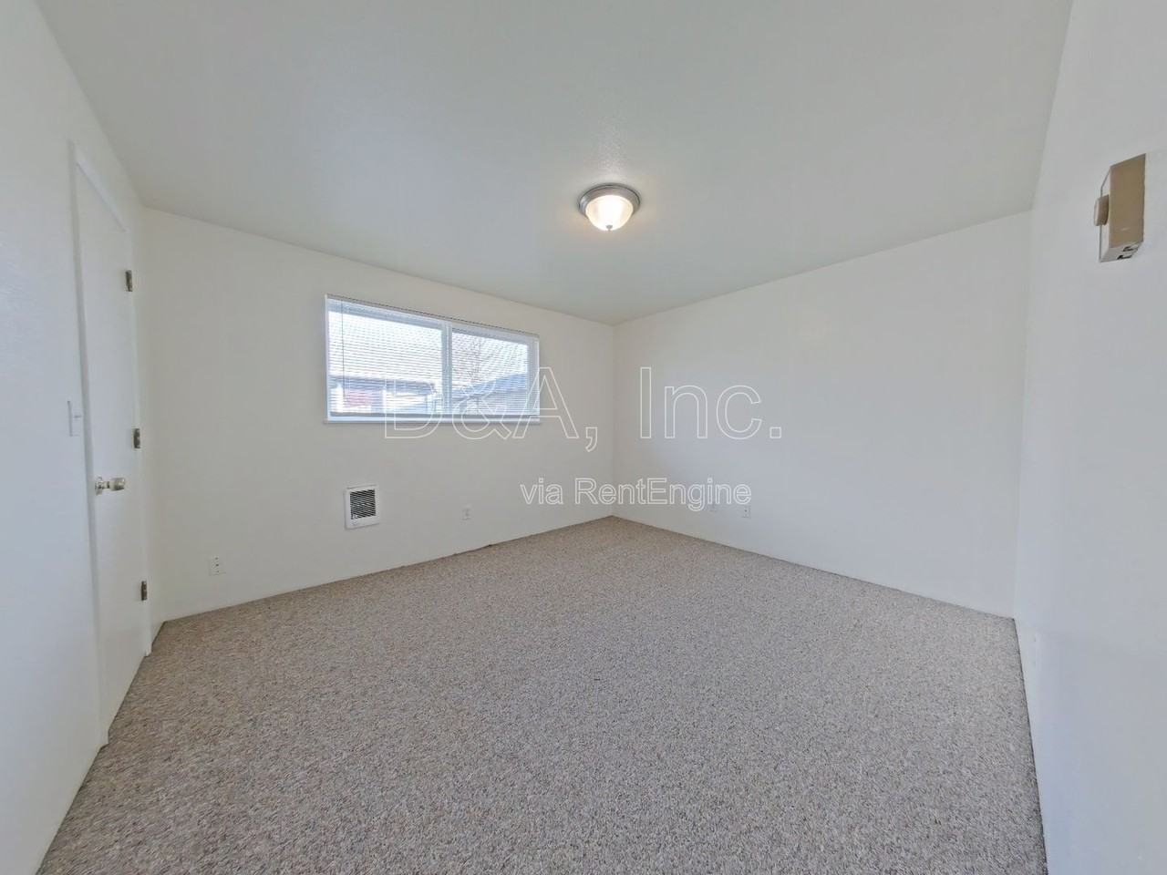 136 Ne Conifer Blvd #3 - Photo 7 of 13