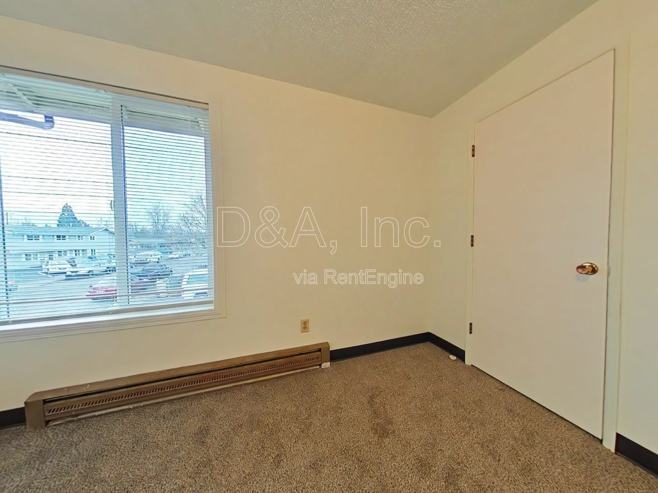 967 Nw Hobart Ave - Photo 5 of 10