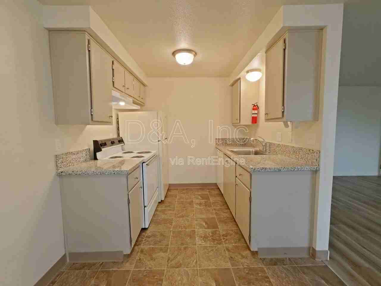 325 Se Lilly Ave #A - Photo 5 of 16