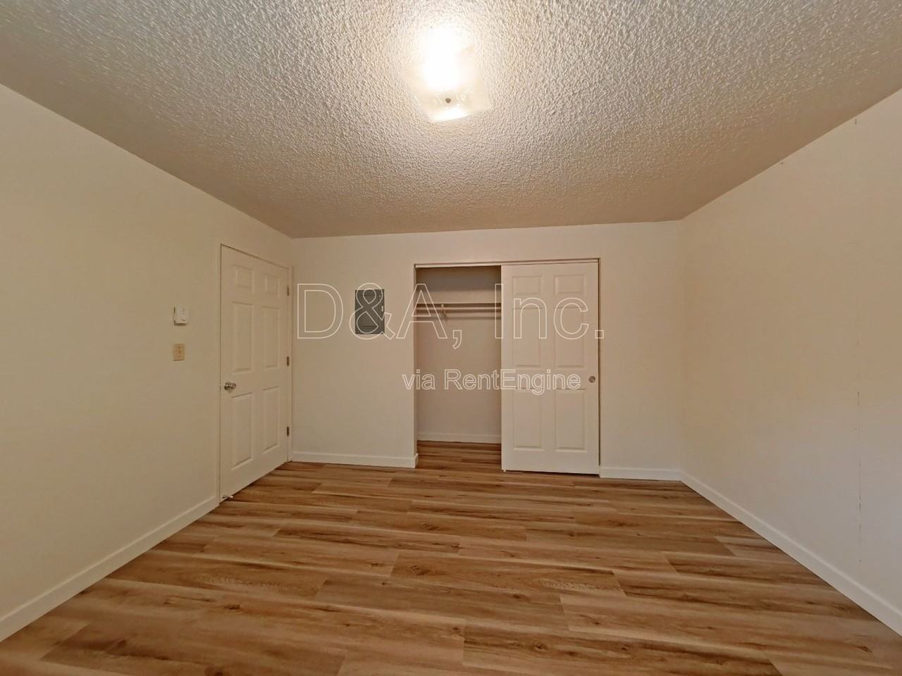 437 Nw 11th St #1 - Photo 5 of 8