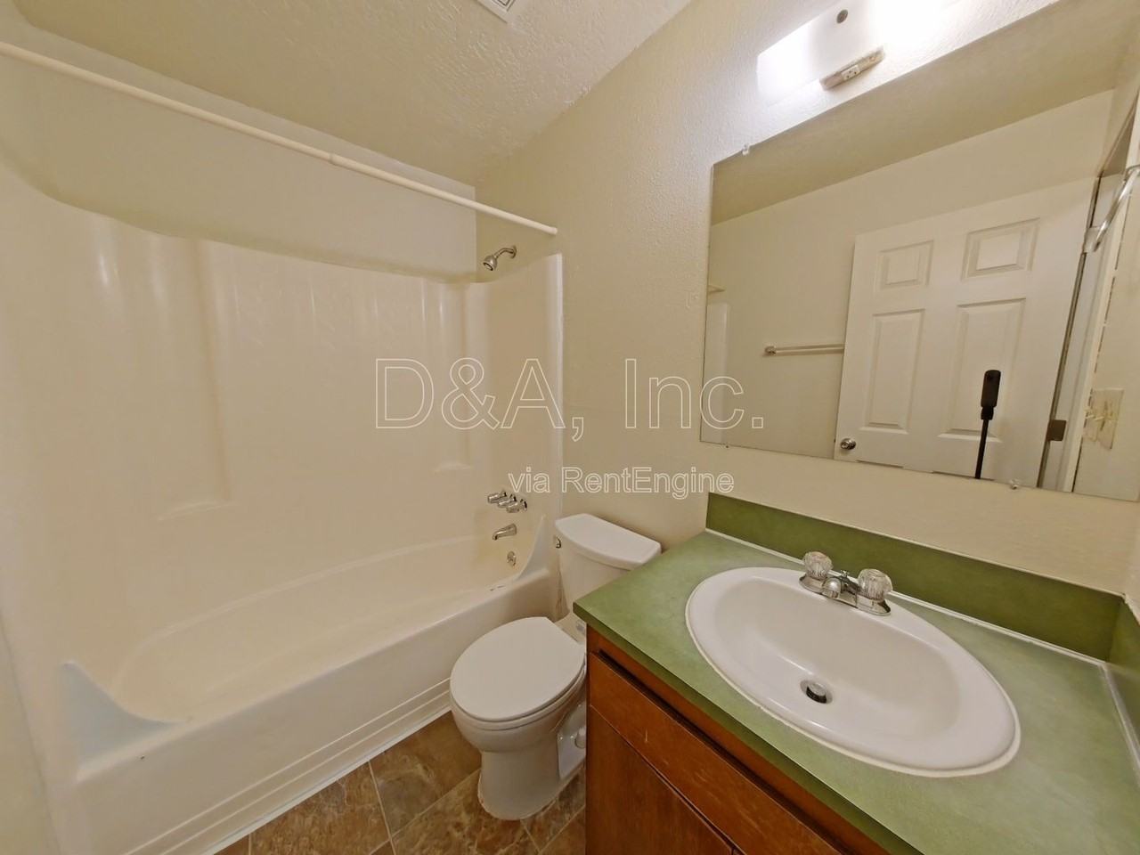 437 Nw 11th St #1 - Photo 7 of 8