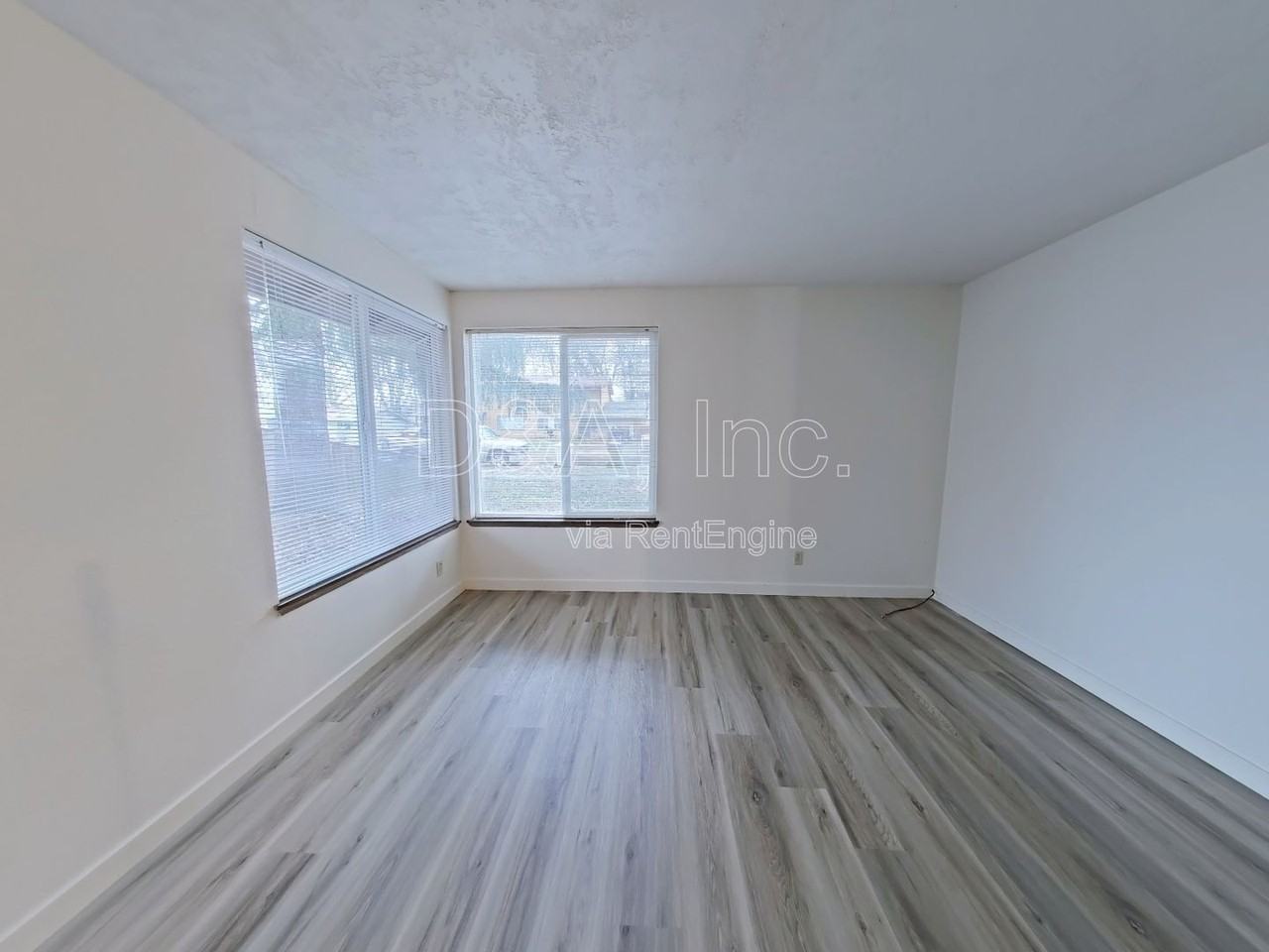 685 Nw Linden Ave - Photo 3 of 17