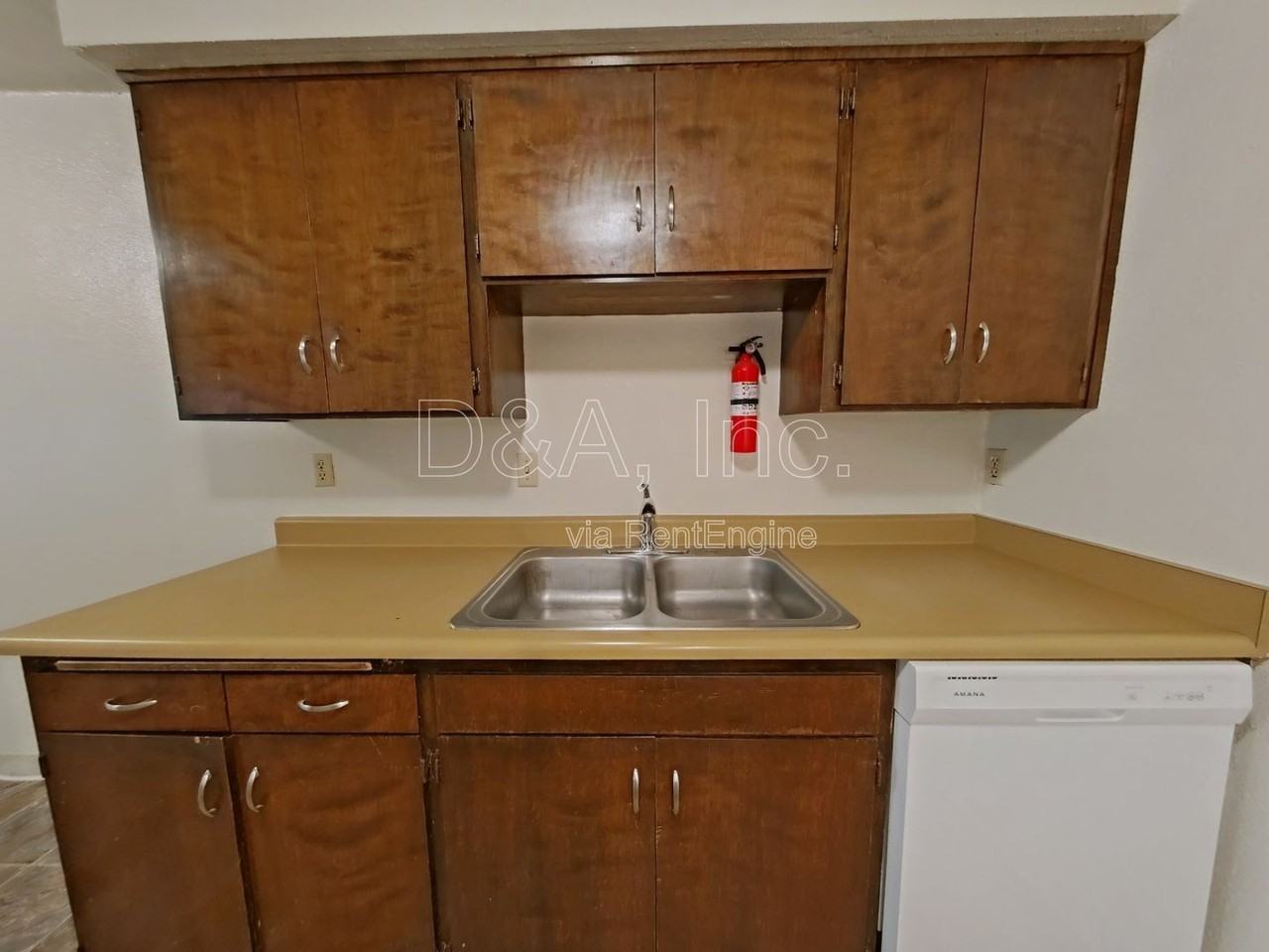 685 Nw Linden Ave - Photo 6 of 17