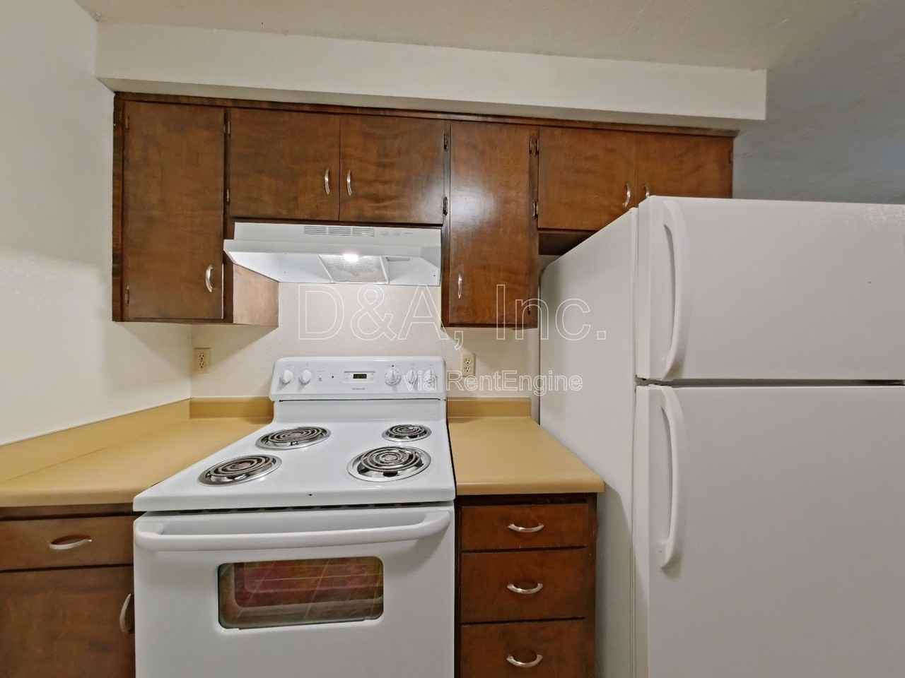 685 Nw Linden Ave - Photo 7 of 17