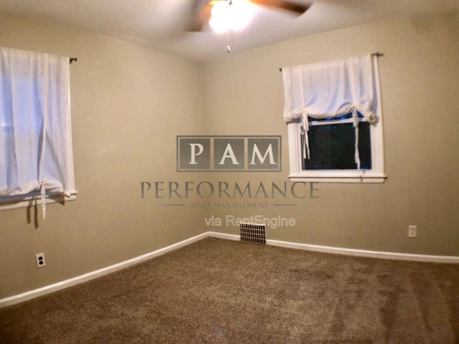 2907 S 50th St - Photo 5 of 9