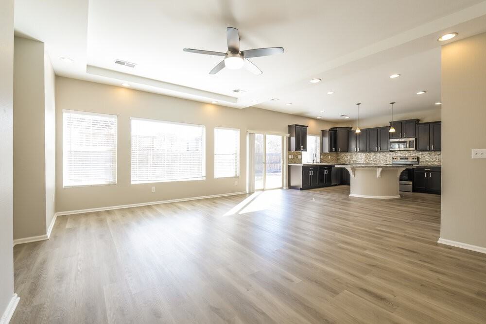 10558 Worchester St - Photo 5 of 17