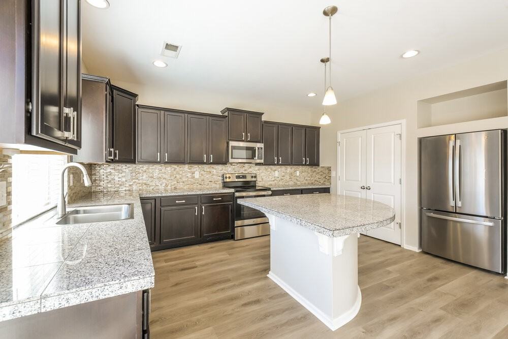 10558 Worchester St - Photo 7 of 17