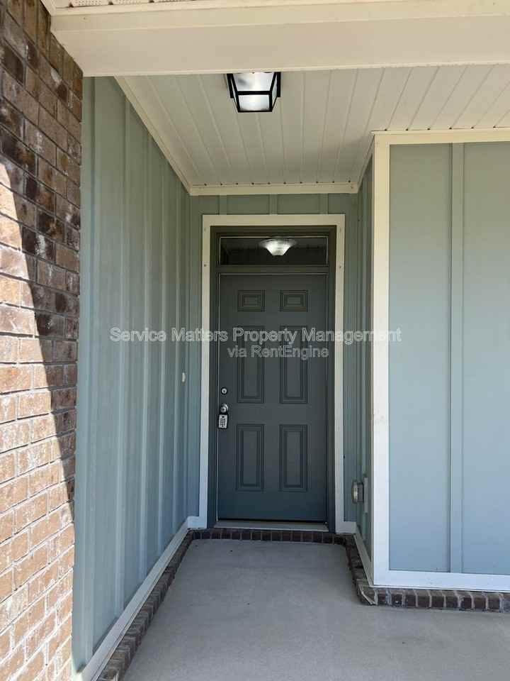 5330 Parkside Dr - Photo 3 of 49