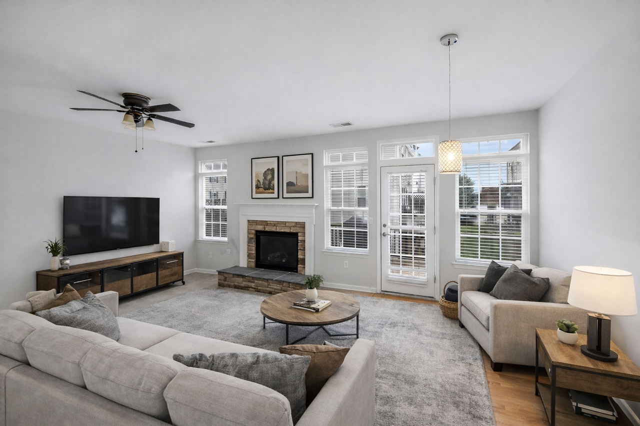 7707 Jackson Pond Dr - Photo 2 of 42