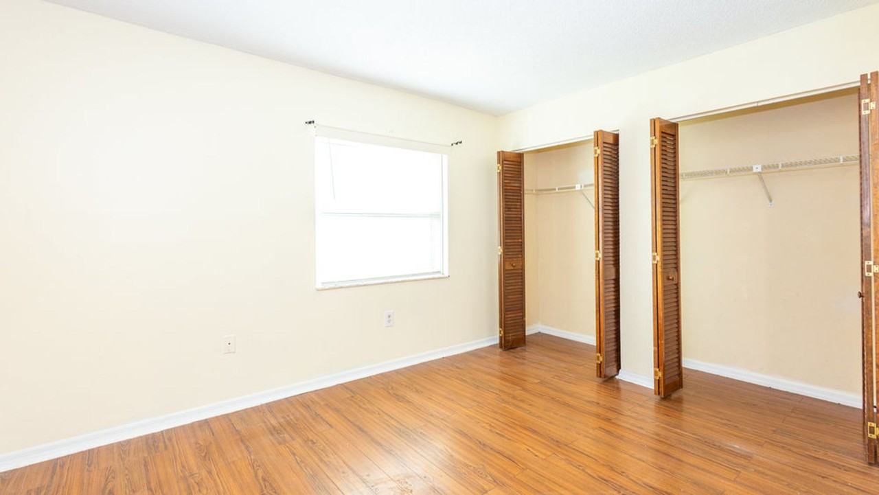 549 Hunter Cir - Photo 7 of 12