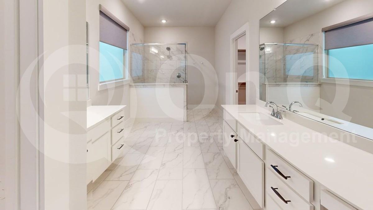 538 Torrey Pines Cir - Photo 2 of 26