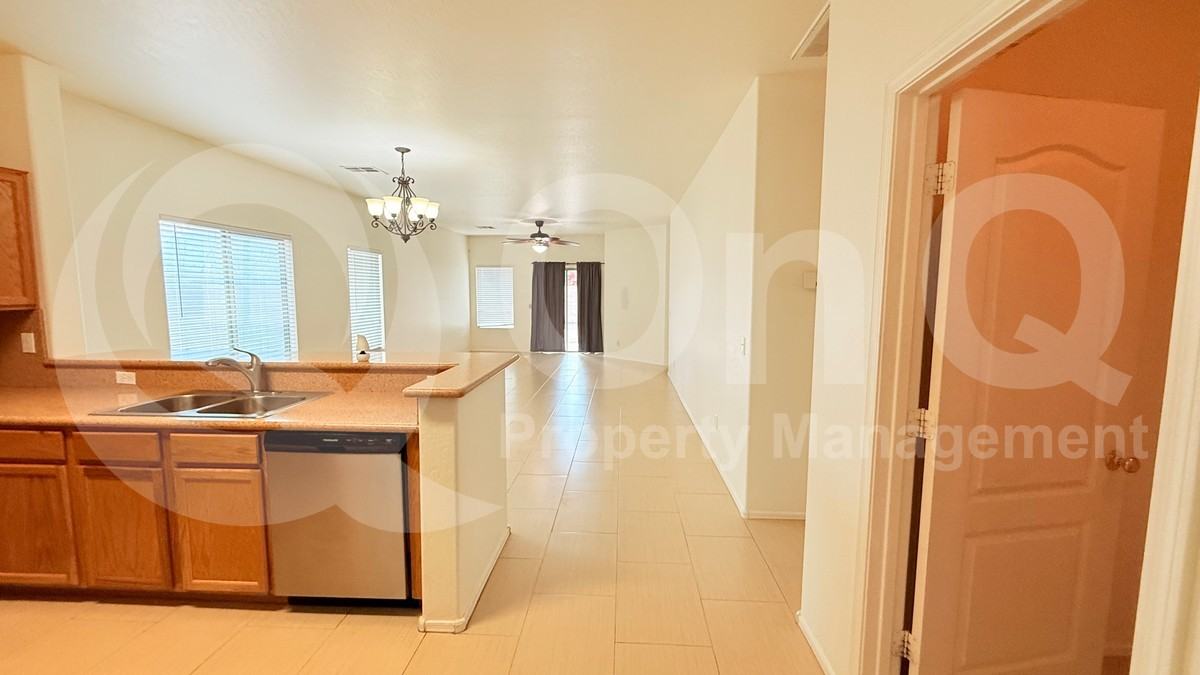 331 E Saddle Way - Photo 2 of 31