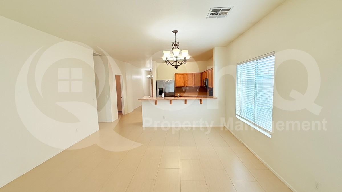 331 E Saddle Way - Photo 4 of 31