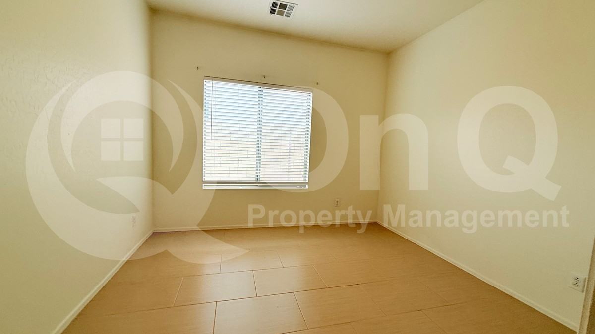 331 E Saddle Way - Photo 7 of 31