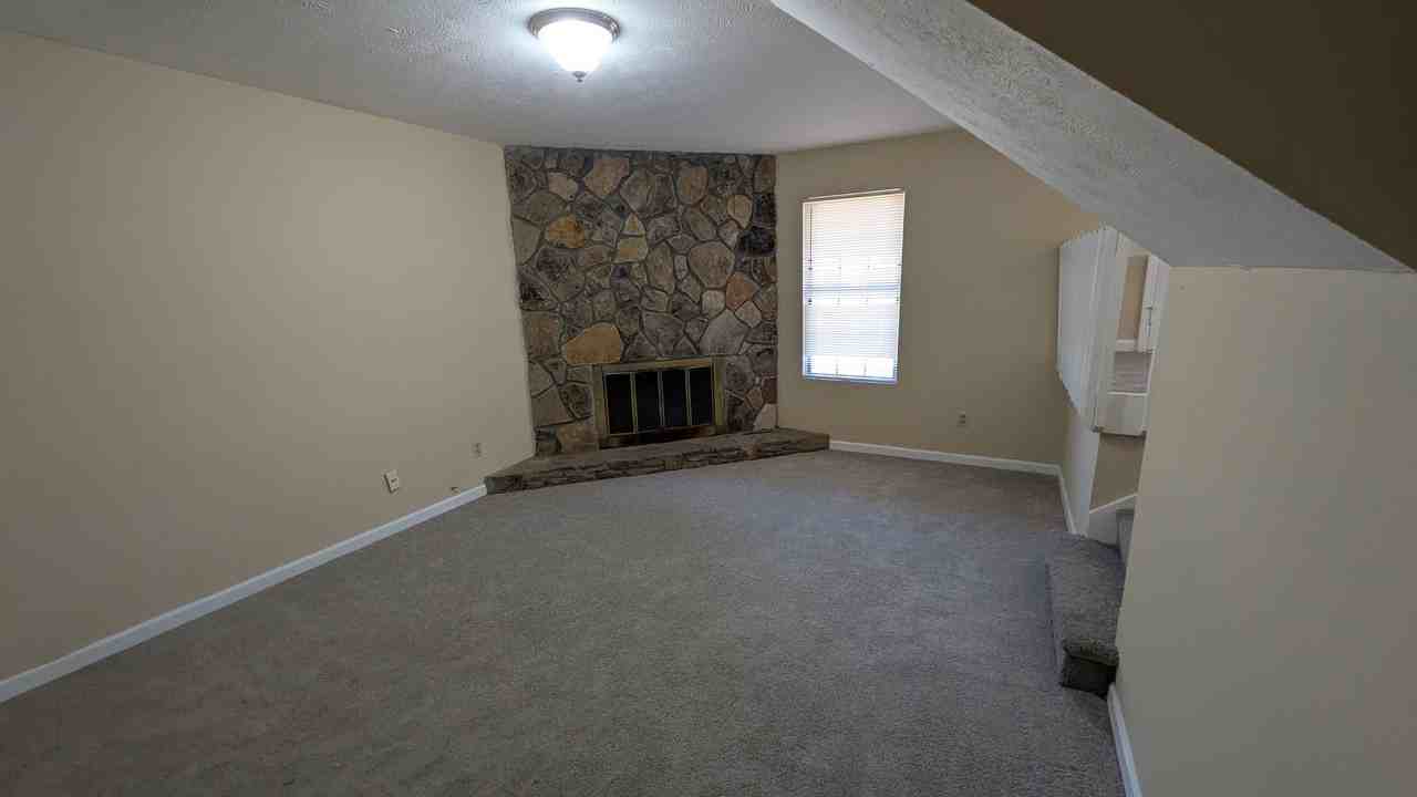 926 Hemingway Rd - Photo 3 of 10