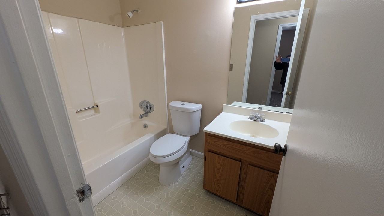 926 Hemingway Rd - Photo 4 of 10