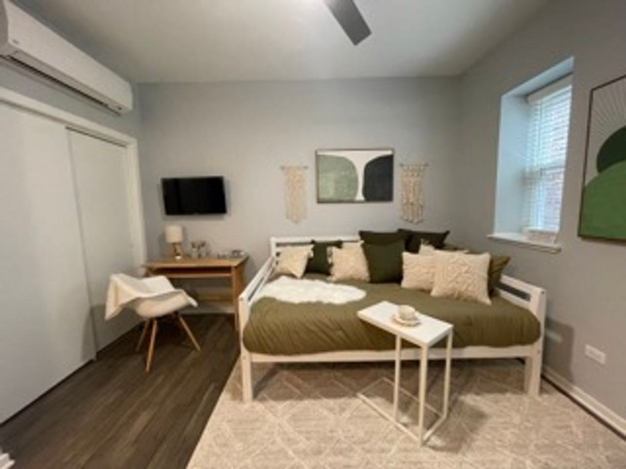 5240 5240 N. Winthrop - 310 #310 - Photo 3 of 19