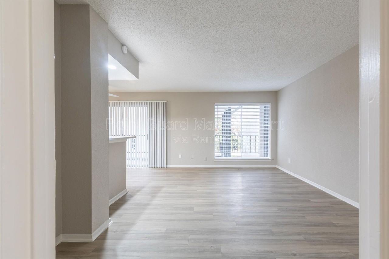 2290 Ridgmar Plz #102 - Photo 4 of 29