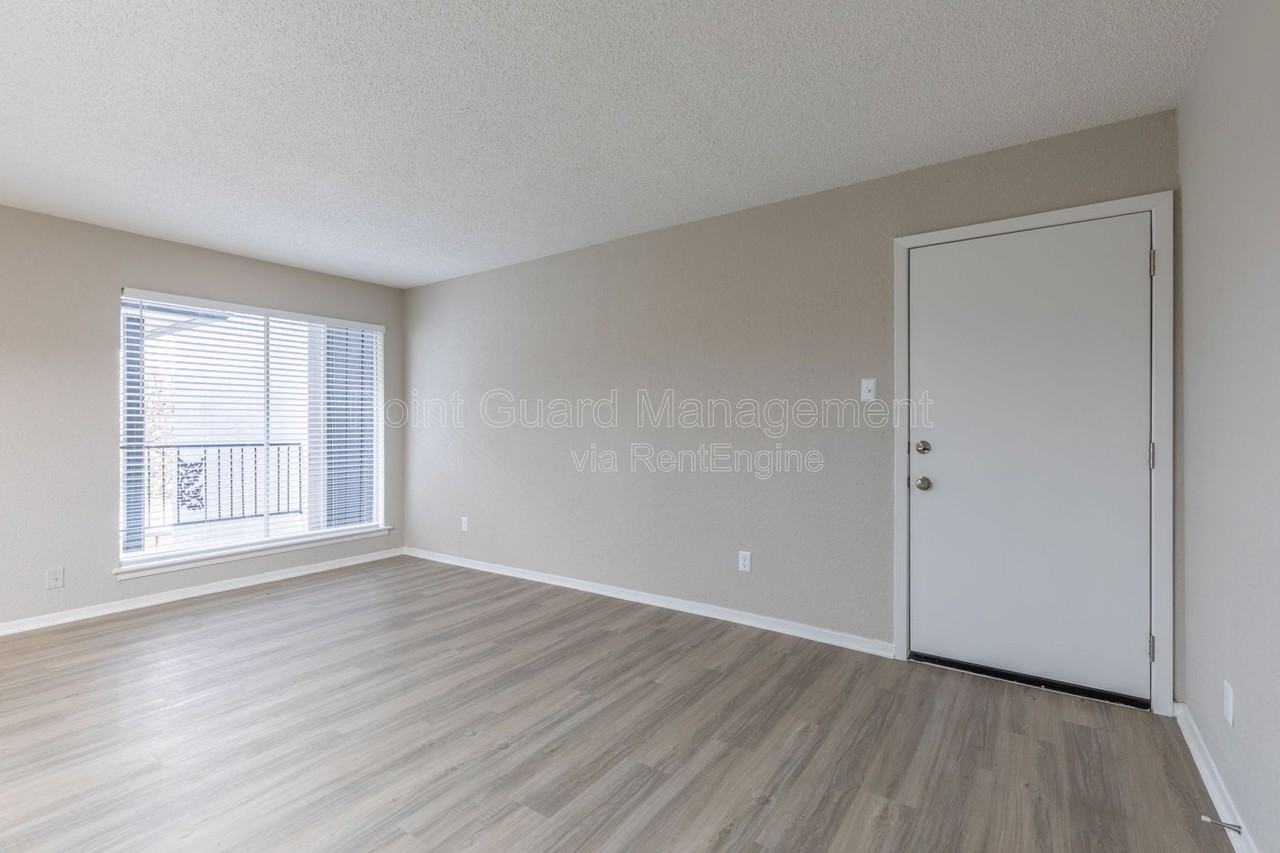 2256 Ridgmar Plz #61 - Photo 5 of 29