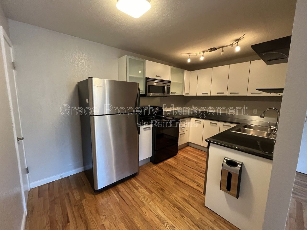 1045 N Clarkson St #202 - Photo 5 of 13