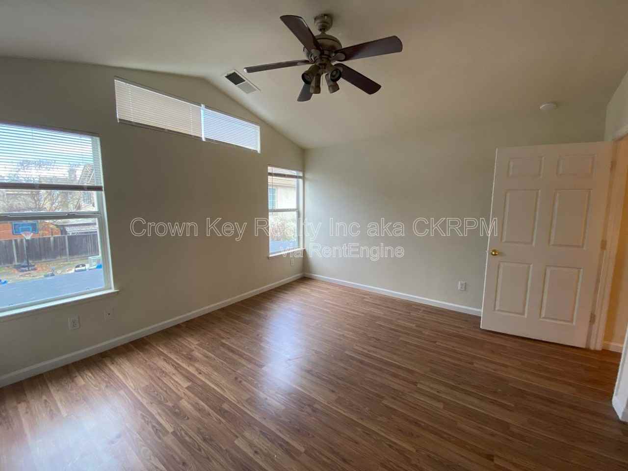 960 Vallerand Rd - Photo 4 of 25