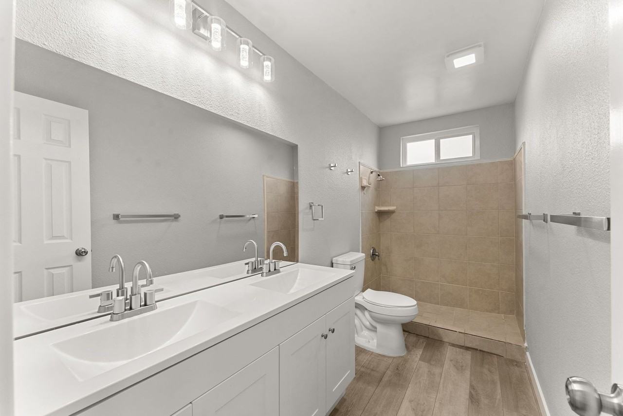 Willie James - Photo 6 of 45