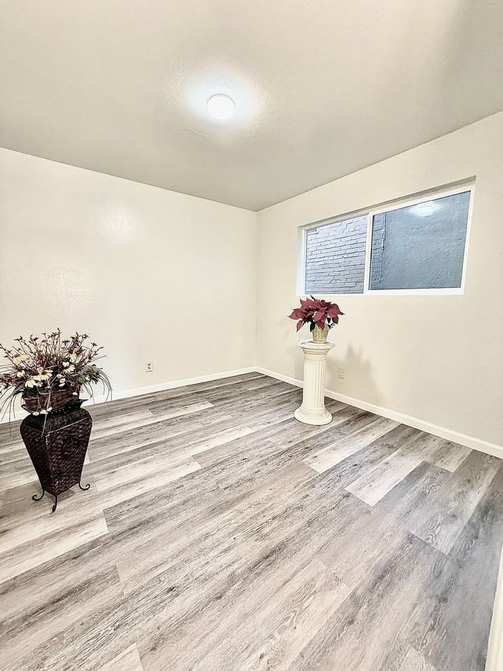 2732 MLK - Photo 4 of 28