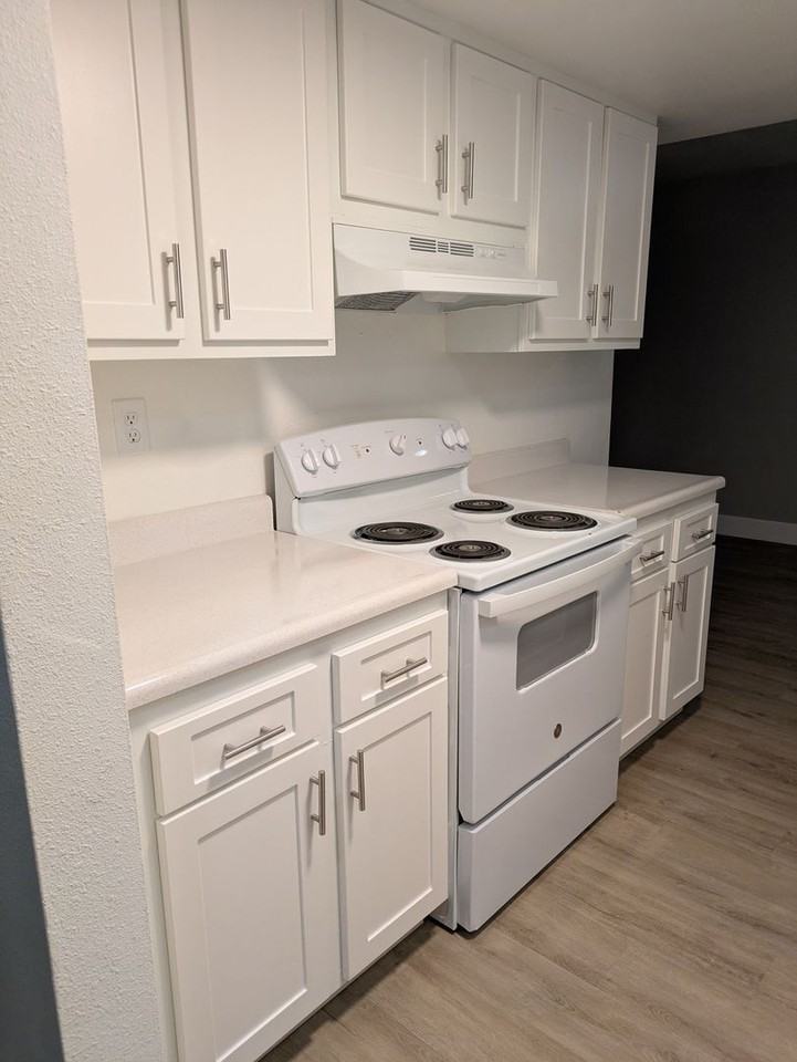 PLAZA - Photo 2 of 12