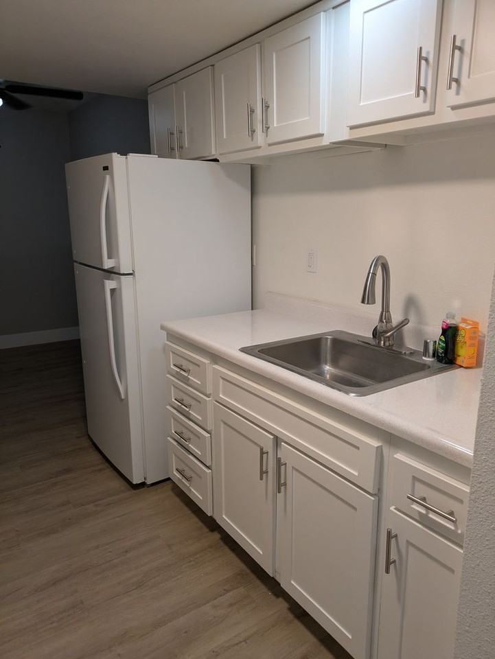 PLAZA - Photo 3 of 12