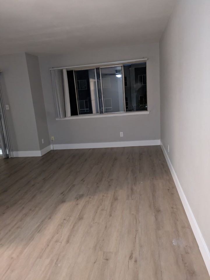 PLAZA - Photo 6 of 12